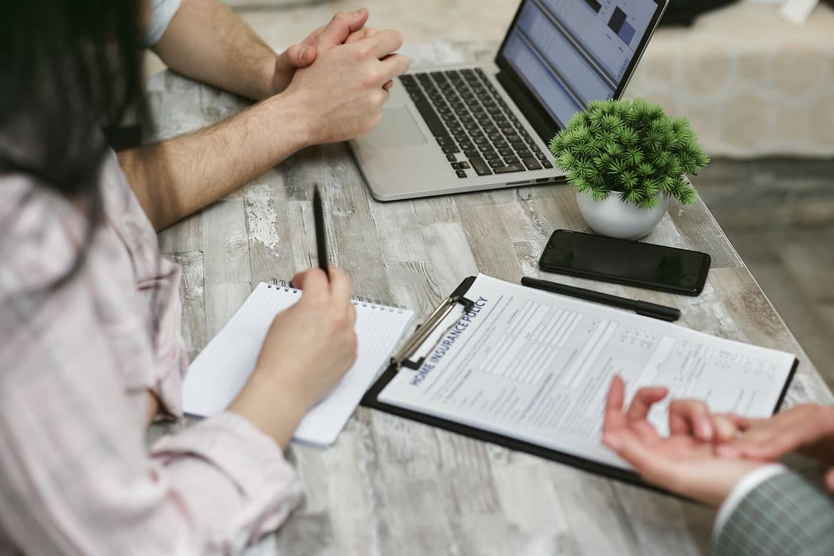 Speaking with a licensed health insurance advisor